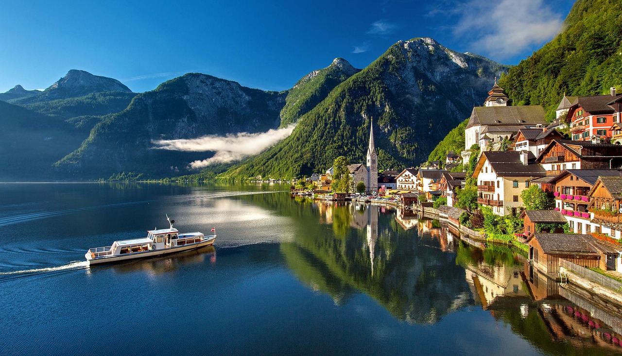 Scenic view of Hallstatt, Austria, showcasing the picturesque mountain lake surrounded by majestic mountains and charming alpine village.